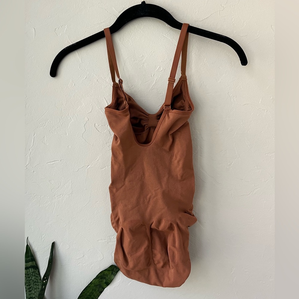 🧡NEW SKIMS SEAMLESS SCULPT BRIEF BODYSUIT IN BRONZE M L - Picture 6 of 6